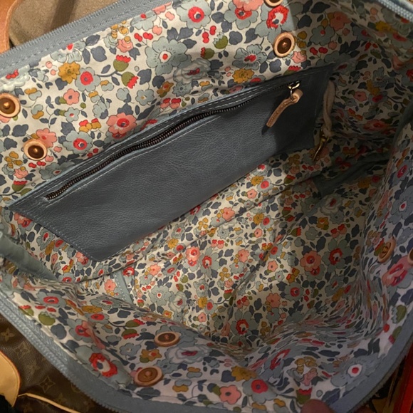 MEANWHILE BACK ON THE FARM TOTE - Picture 5 of 6